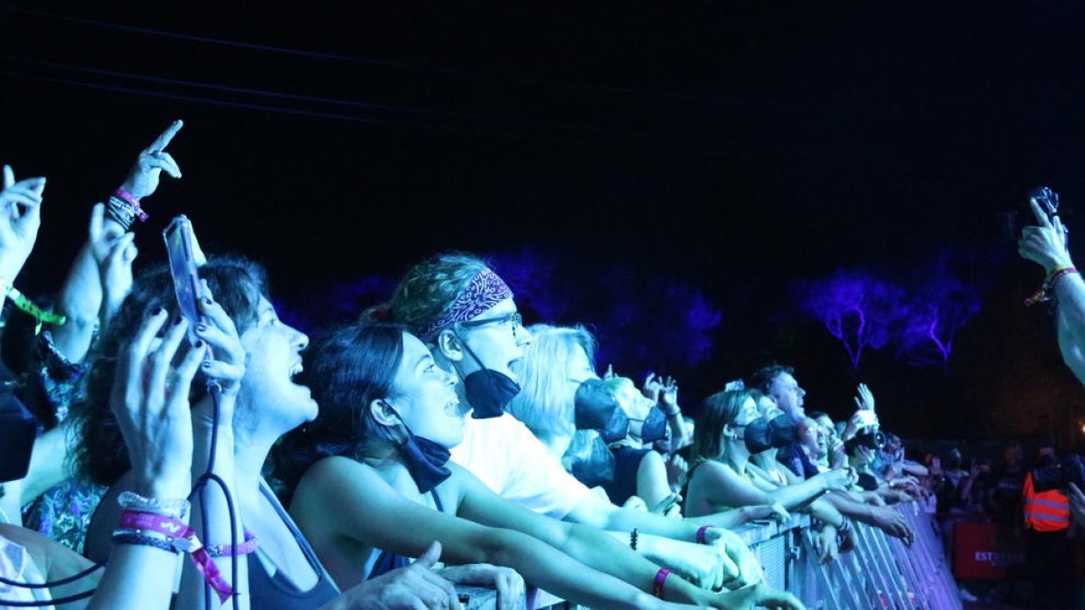 Asistentes al festival Vida de Vilanova i la Geltrú el jueves, al que entraron tras un test negativo.