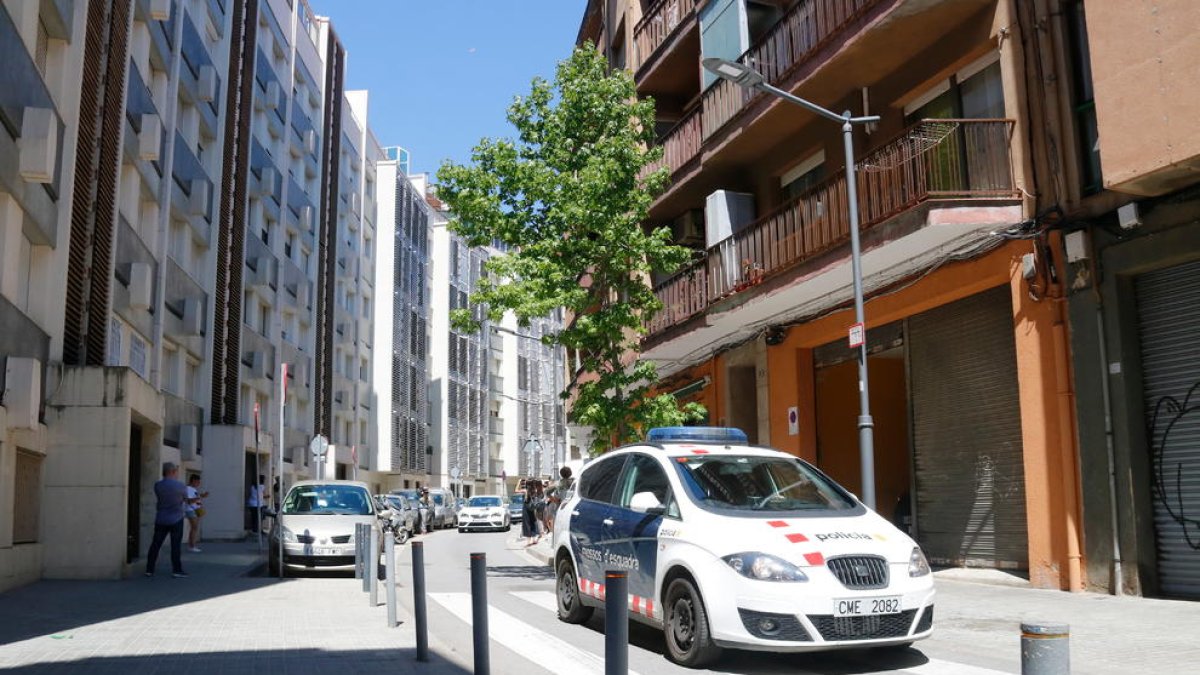 Imatge dels mossos desplegats a la zona on va tenir lloc el crim.