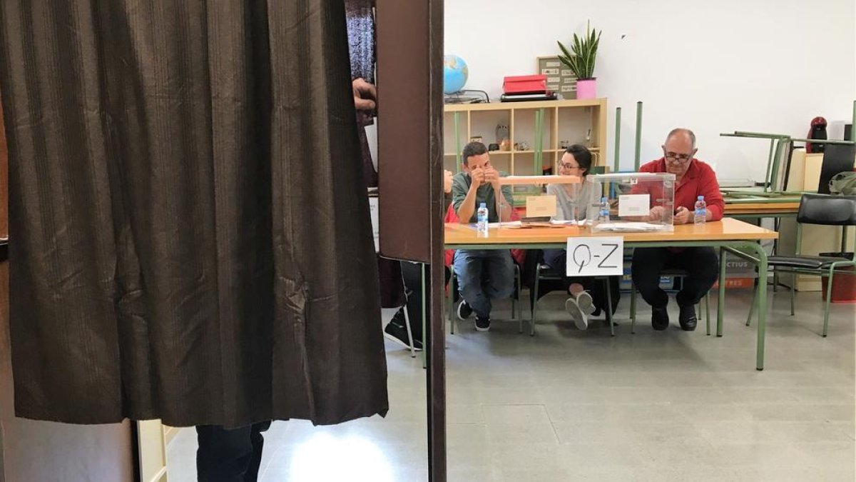 Imatge d’arxiu d’una mesa electoral a Barcelona.