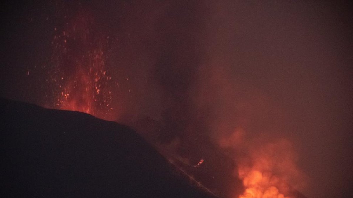 Imagen del volcán de Cumbre Vieja, este domingo.