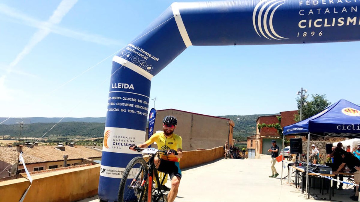 Helena Isanta i Albert Masana guanyen l’Open BTT de Tartareu