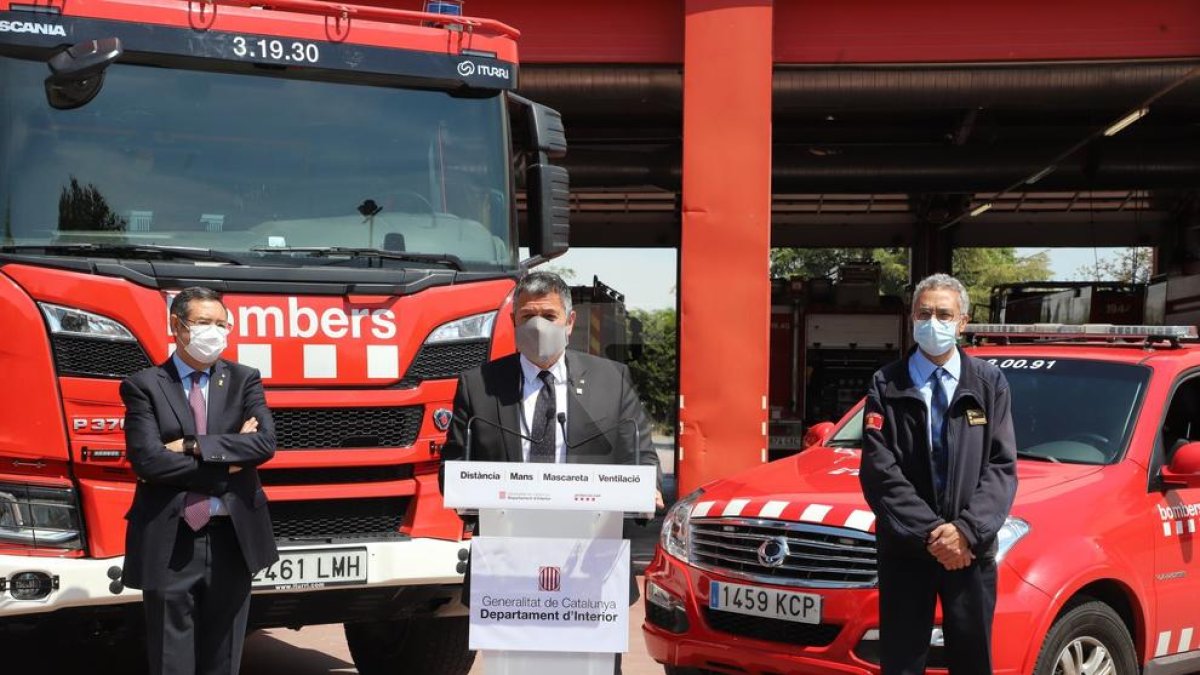 Un momento de la rueda de prensa desde el parque de bomberos de Lleida.