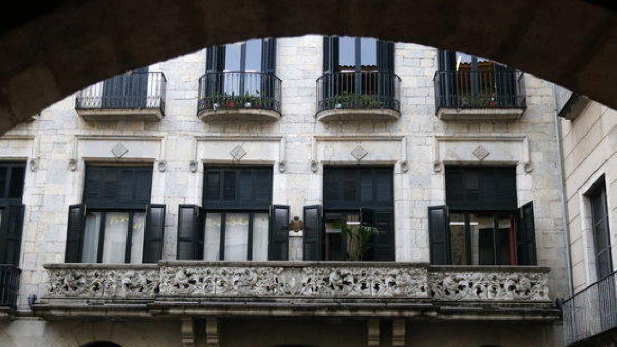 Façana de l'Ajuntament de Girona.