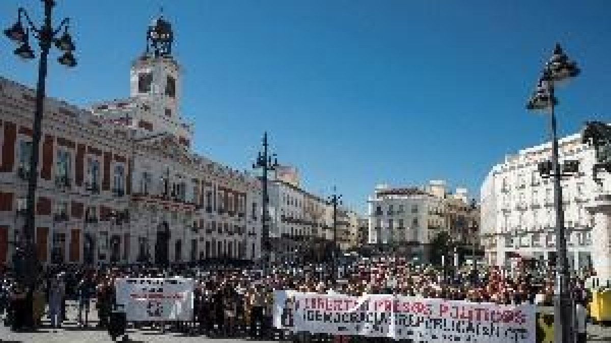 Prop d'un centenar de persones demana a Madrid la llibertat de CDR detinguts