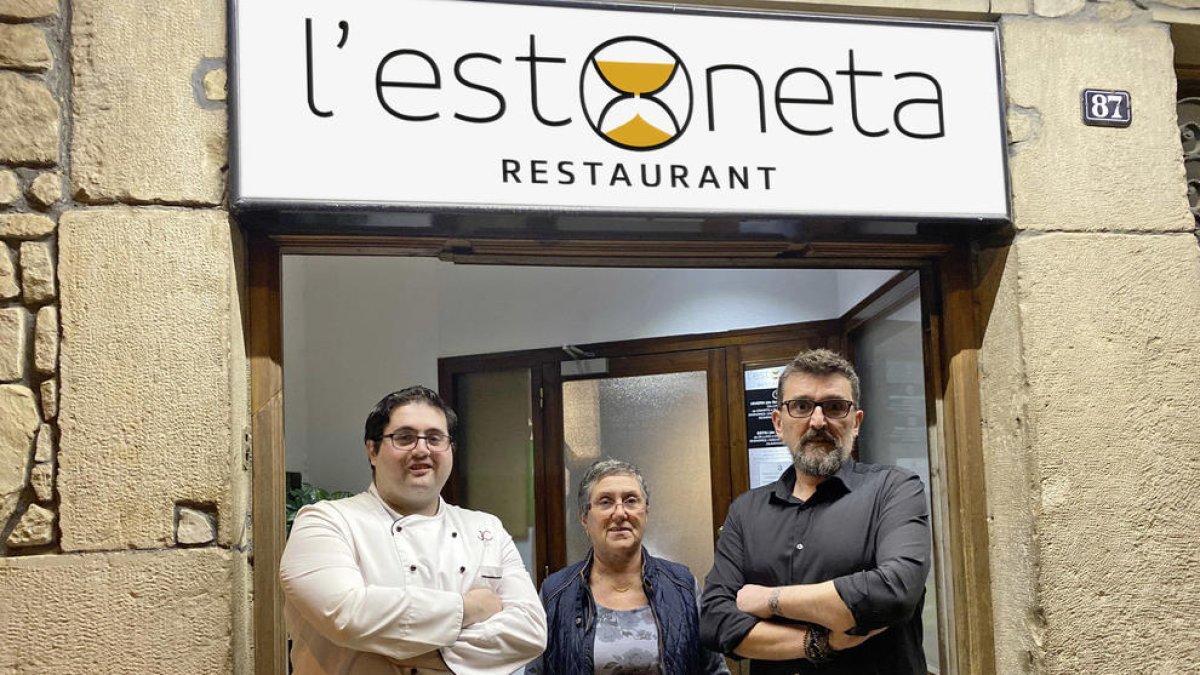 Santi Aubach (chef del restaurante), Encarna Calafell y Josep Maria Pons. 