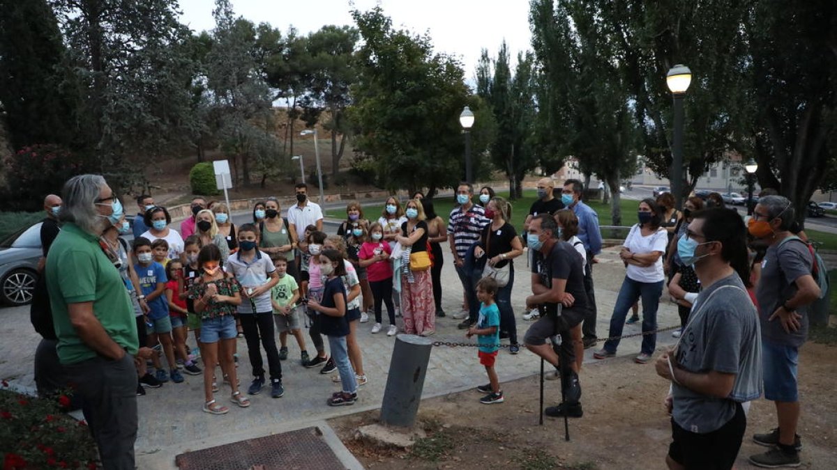 La visita va començar a la Porta del Lleó i va passar per llocs habitualment tancats al públic.