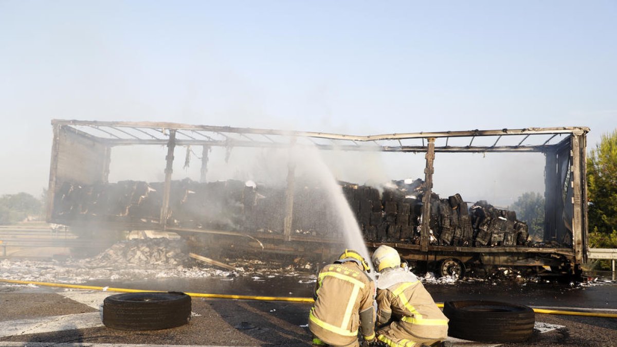 Las colas generadas por el corte de la autovía a causa de ambos incendios fueron kilométricas.