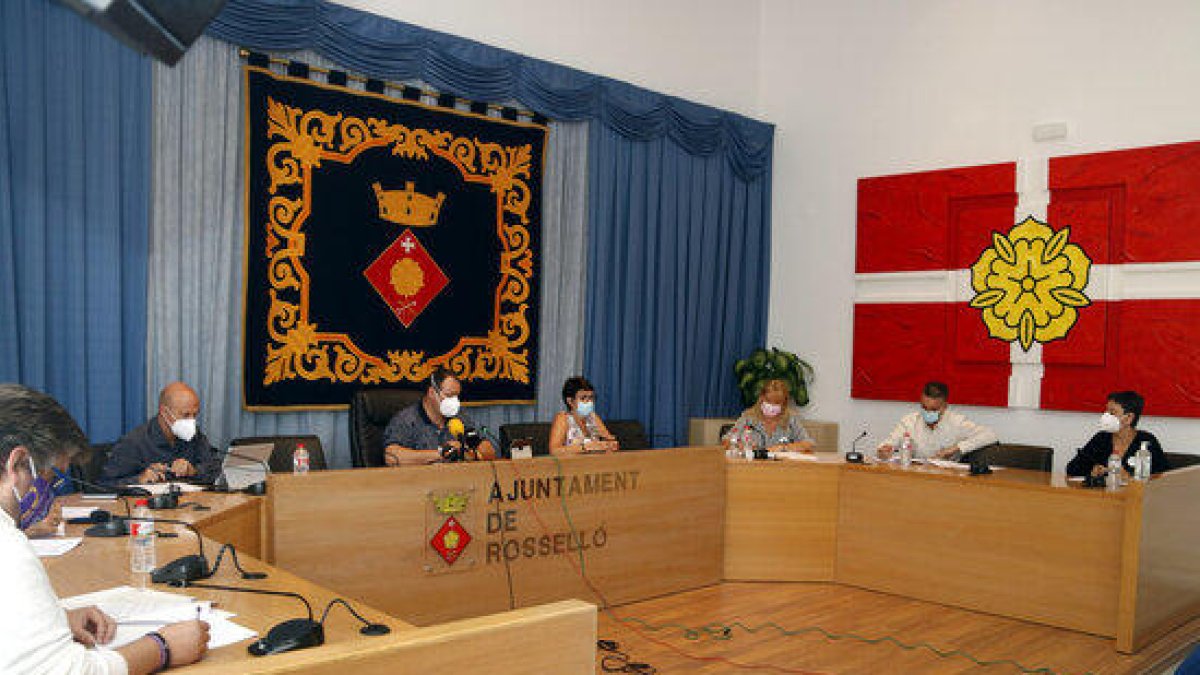 El Pleno de Roselló ha condenado la agresión sexual múltiple a una menor de 16 años con discapacidad del municipio.