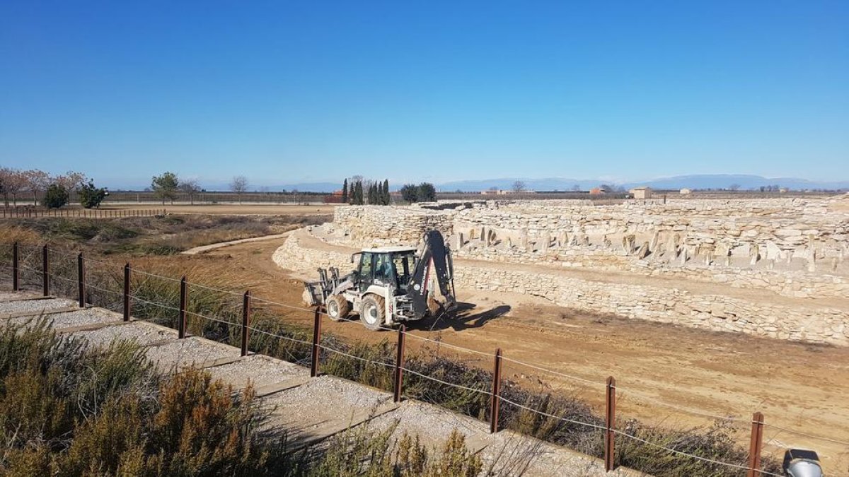 Los trabajos de recuperación del foso de la fortaleza íbera de Els Vilars.