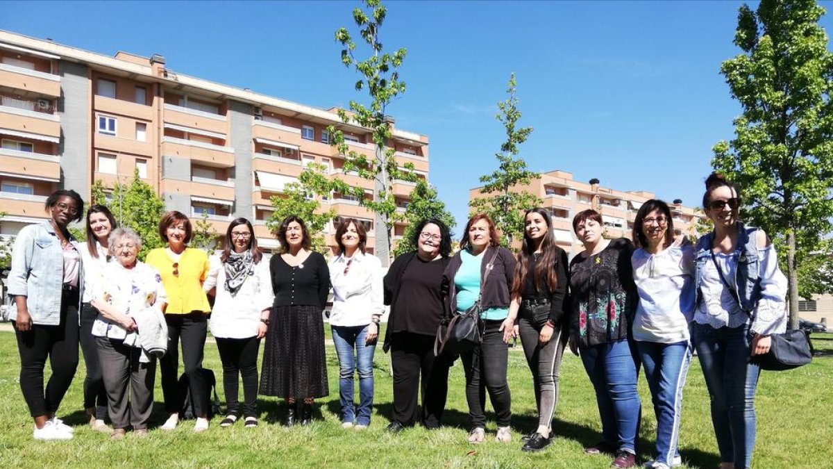 Candidatas de ERC en la plaza Maria Aurèlia Capmany.