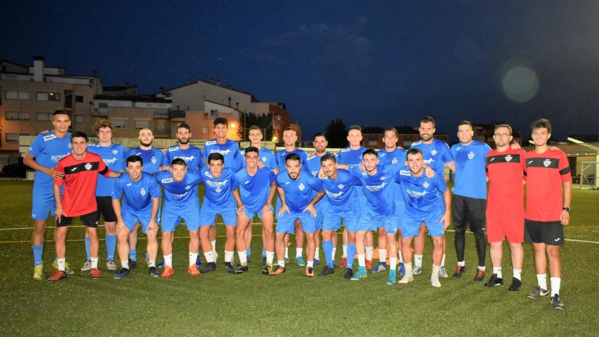 La plantilla del Alcarràs inició ayer los entrenamientos de pretemporada después de conseguir el ascenso.