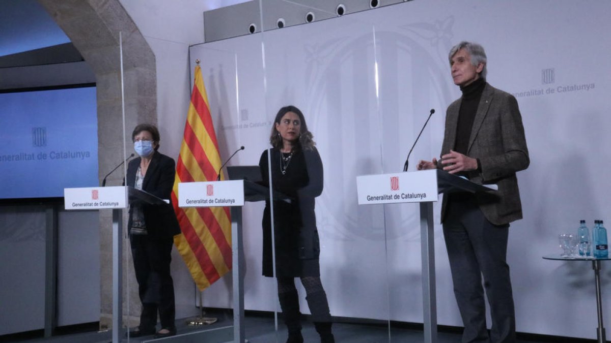 La secretària de Salut Pública, Carmen Cabezas, la portaveu del Govern, Patrícia Plaja, i el conseller de Salut, Josep Maria Argimon.