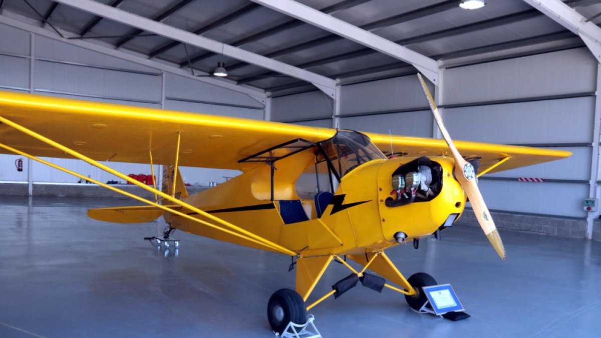 Restauren el 'Piper J3', l'avió matriculat amb permís de vol més antic de l'Estat