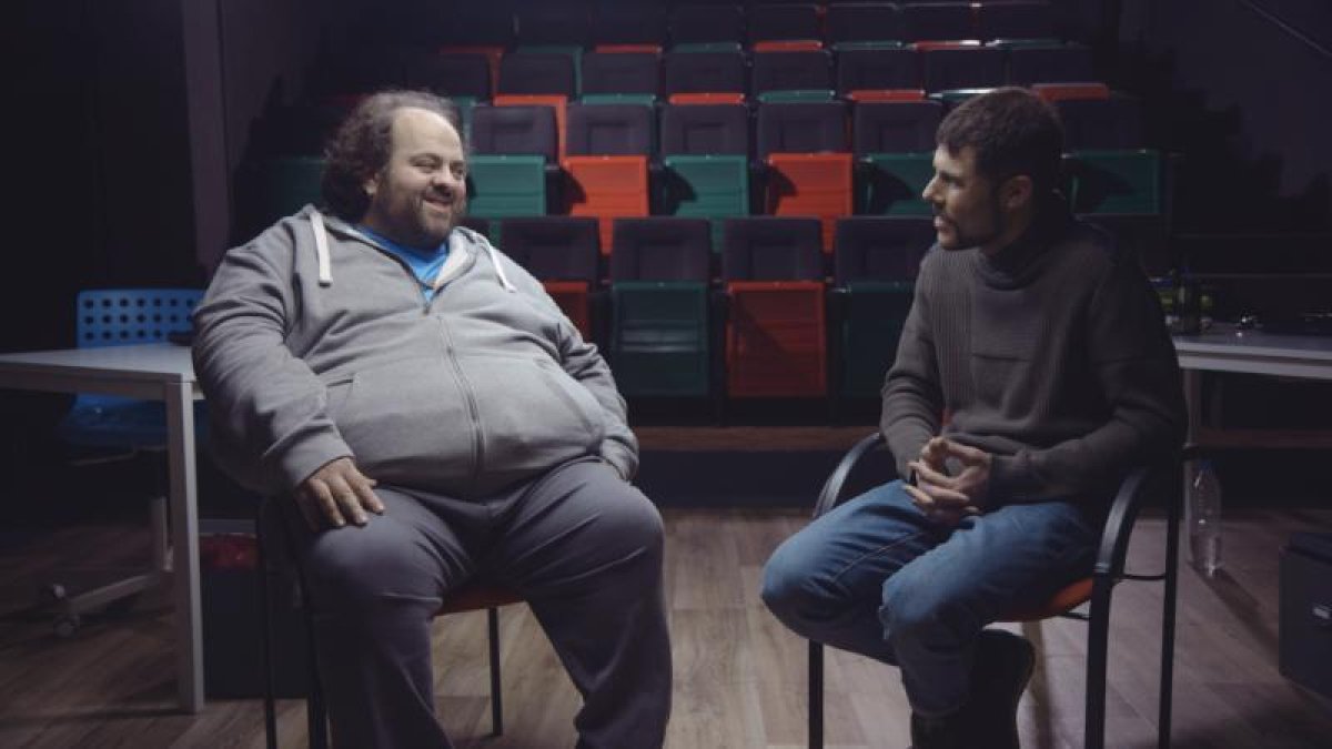 Un actor de 180 kilos explica a Iván Medina su concepto de la belleza.