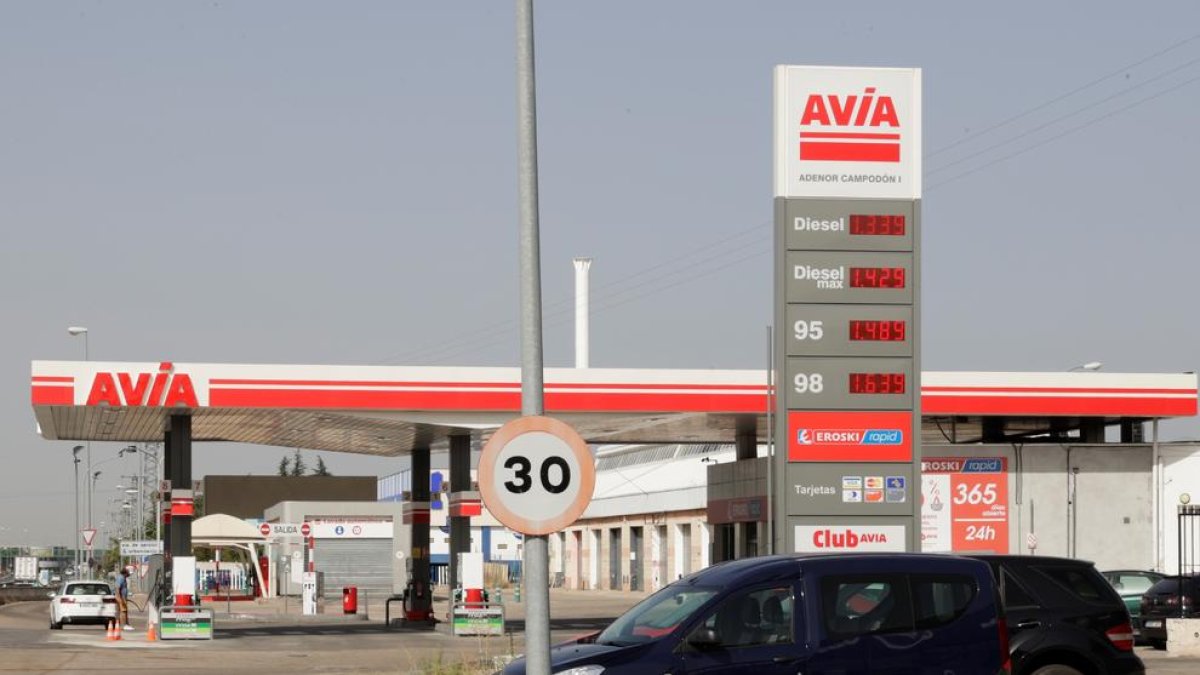 El precio de la gasolina continúa su escalada y se sitúa en niveles de 2013