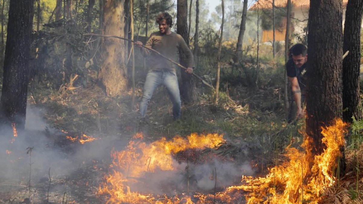 Fuegos descontrolados en Rianxo con más de 850 hectáreas quemadas