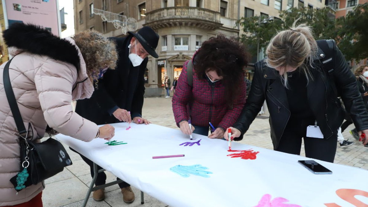 Participantes de la actividad en conmemoración del Día Mundial de la discapacidad.