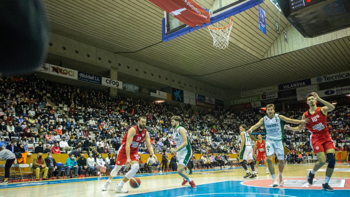 Marc Gasol acabó siendo el mejor en un pabellón de Fontajau que presentó una gran entrada.