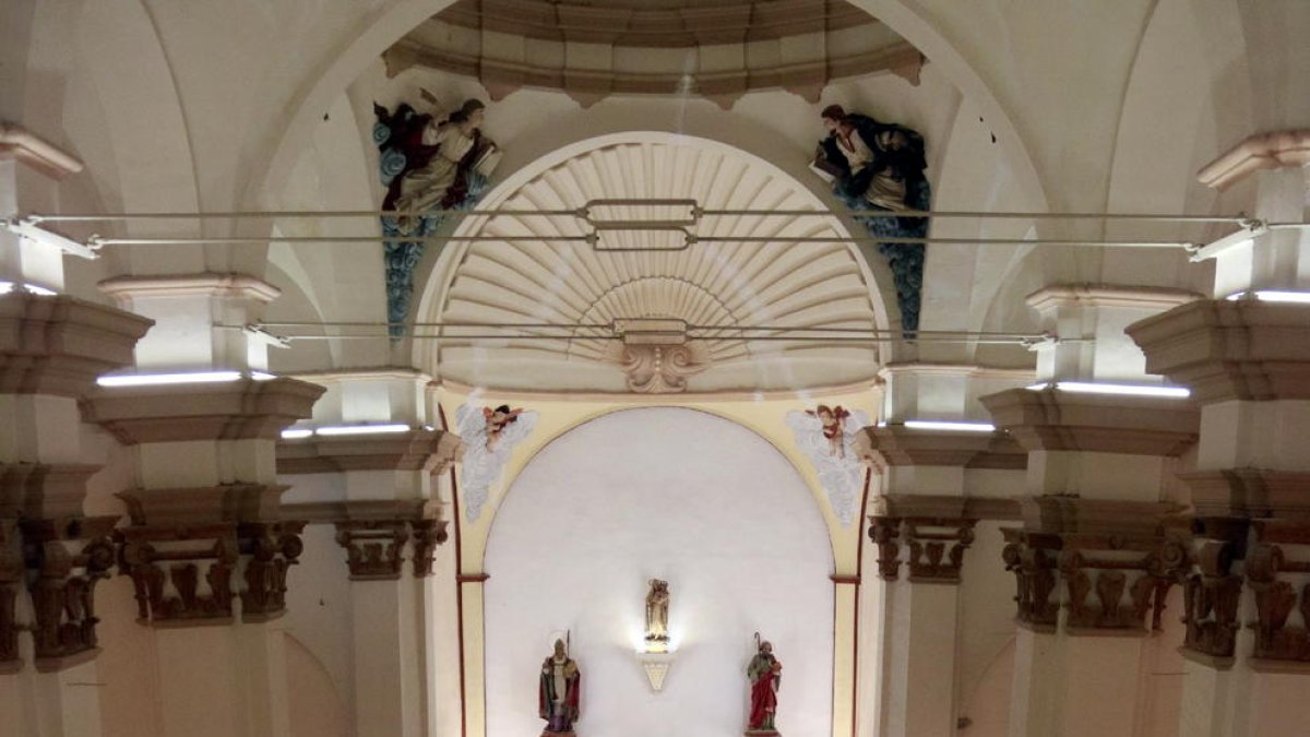 Imagen del interior de la iglesia de Algerri, que reabrirá al culto mañana. 