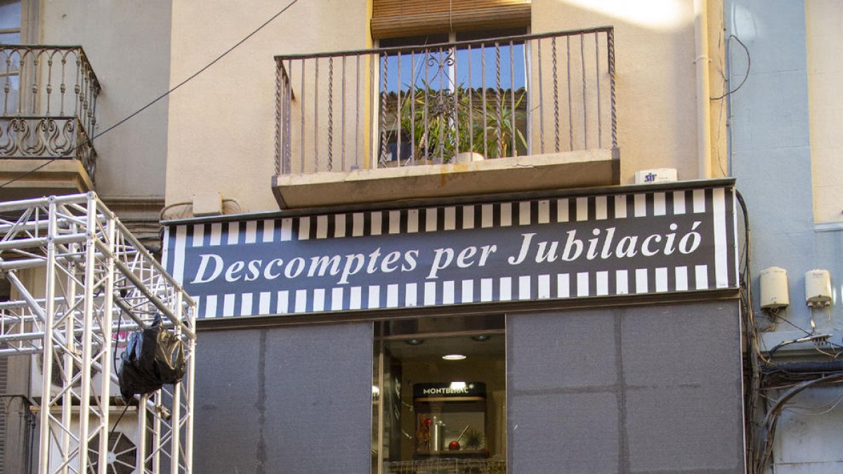 Fachada de la joyería Lavaquial, en la plaza Paeria.