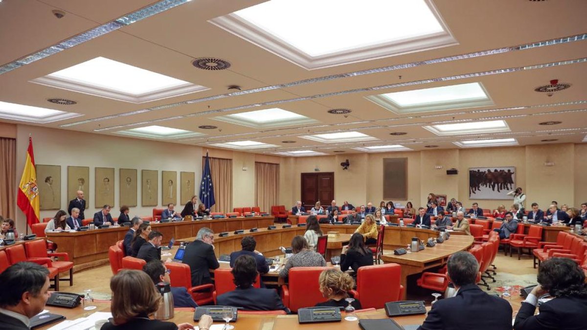 Reunión de la diputación permanente del Congreso de los Diputados, ayer, en Madrid.