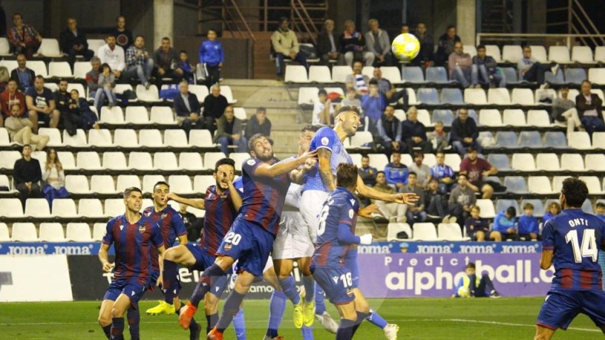 El Lleida mantiene el liderato pese a ceder un empate en casa