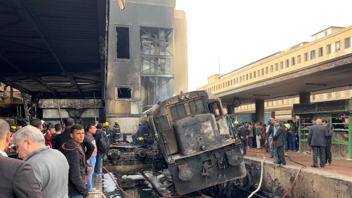 Vista del estado en el que quedó la locomotora accidentada.