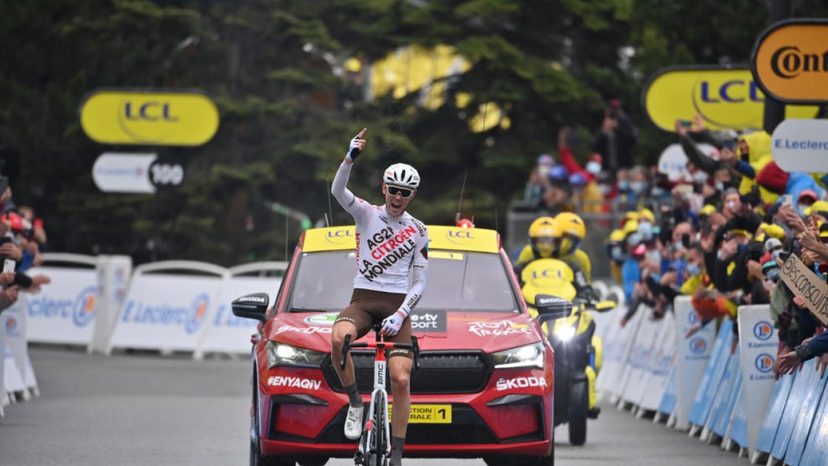 El australiano Ben O’Connor, entró ganador ayer en meta y se colocó segundo en la general.