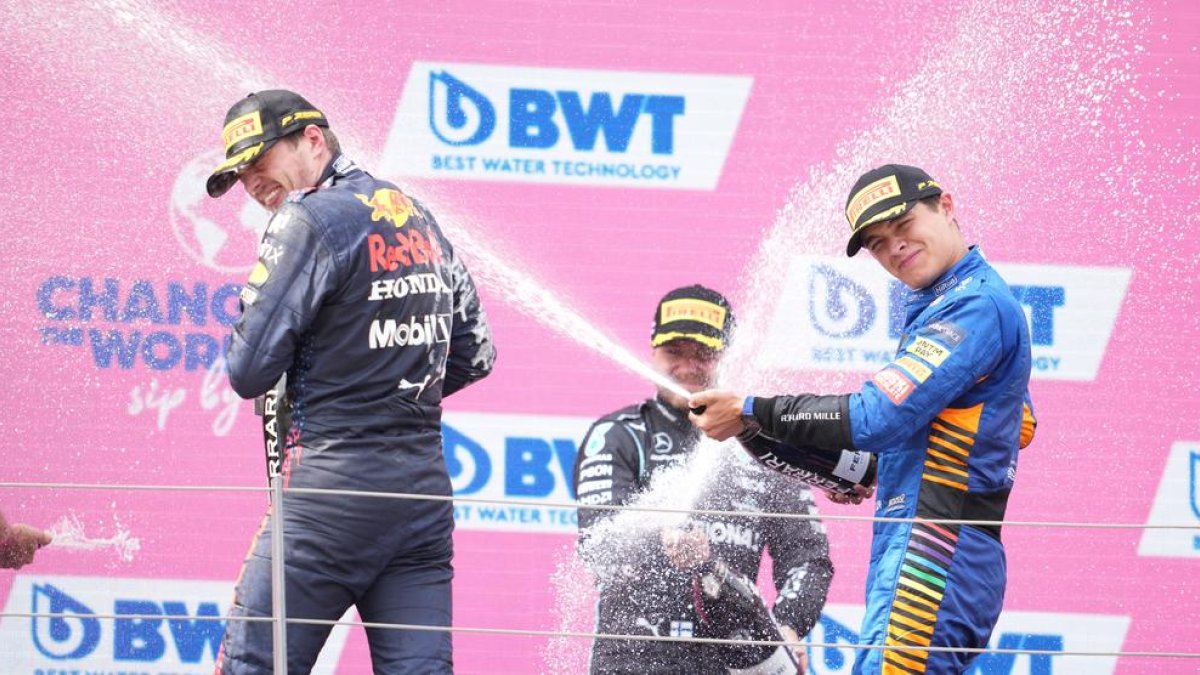 Verstappen, Bottas y Norris celebran el podio que firmaron ayer en el GP de Austria.