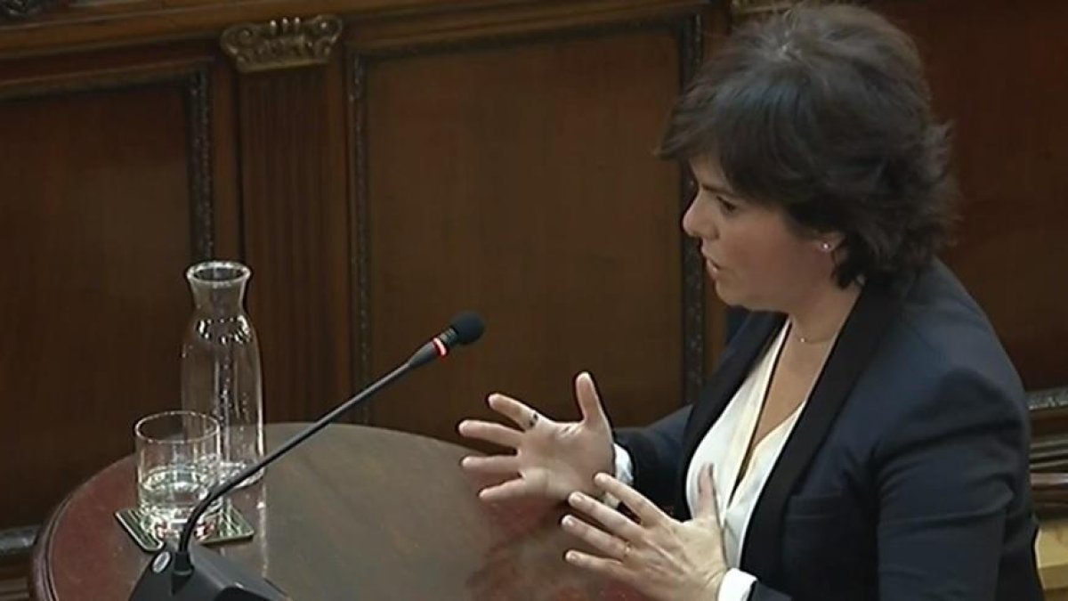 Imatge de Soraya Sáenz de Santamaría durant la compareixença ahir al Tribunal Suprem.