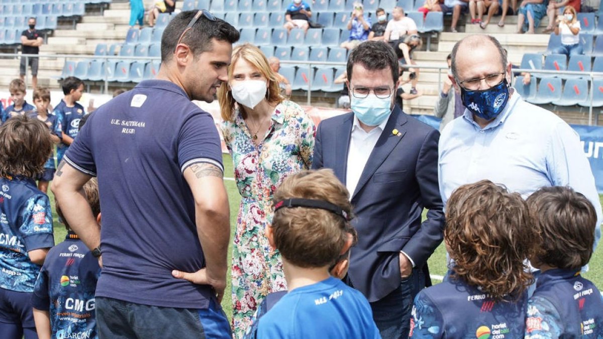 El President de la Generalitat, Pere Aragonès, participó ayer en el centenario de la UE Santboiana.