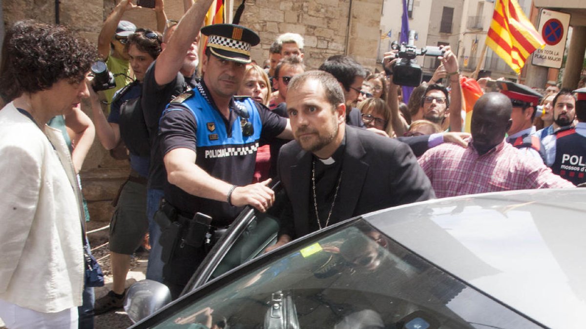 Imatge d’arxiu del 29 de maig del 2017, quan Novell va haver de ser escortat a Tàrrega després d’una manifestació contra l’homofòbia.