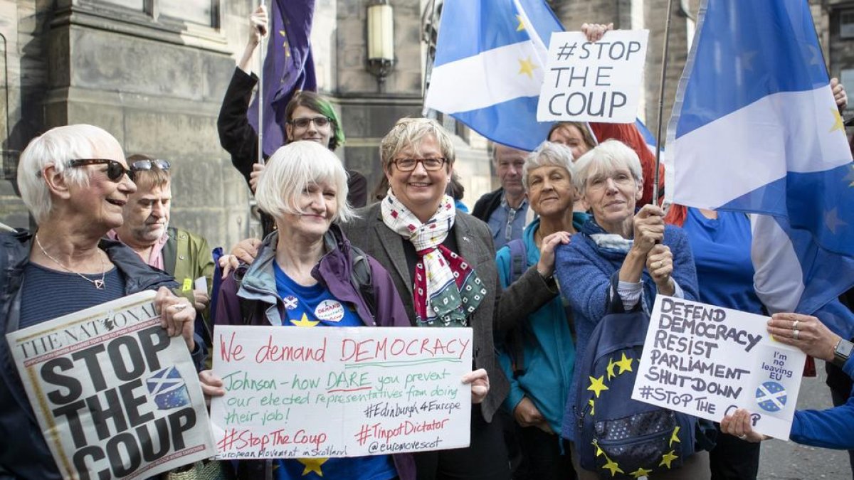 Protestas ante los juzgados de Edimburgo.