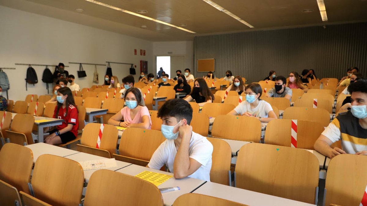 Alumnos de Lleida en las pruebas de selectividad la pasada semana.