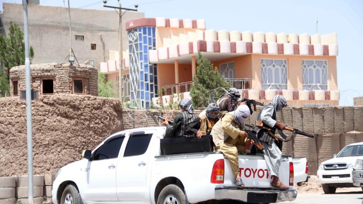 Elementos armados en la zona de la ciudad afgana de Herat.