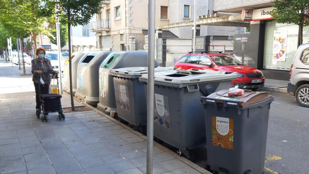 Descuento progresivo  -  Durante el primer cuatrimestre de 2022 se instalarán los contenedores inteligentes; en el segundo se empezará a registrar la actividad de los vecinos y a partir del tercero se aplicará la rebaja. En la foto, los actuales ...