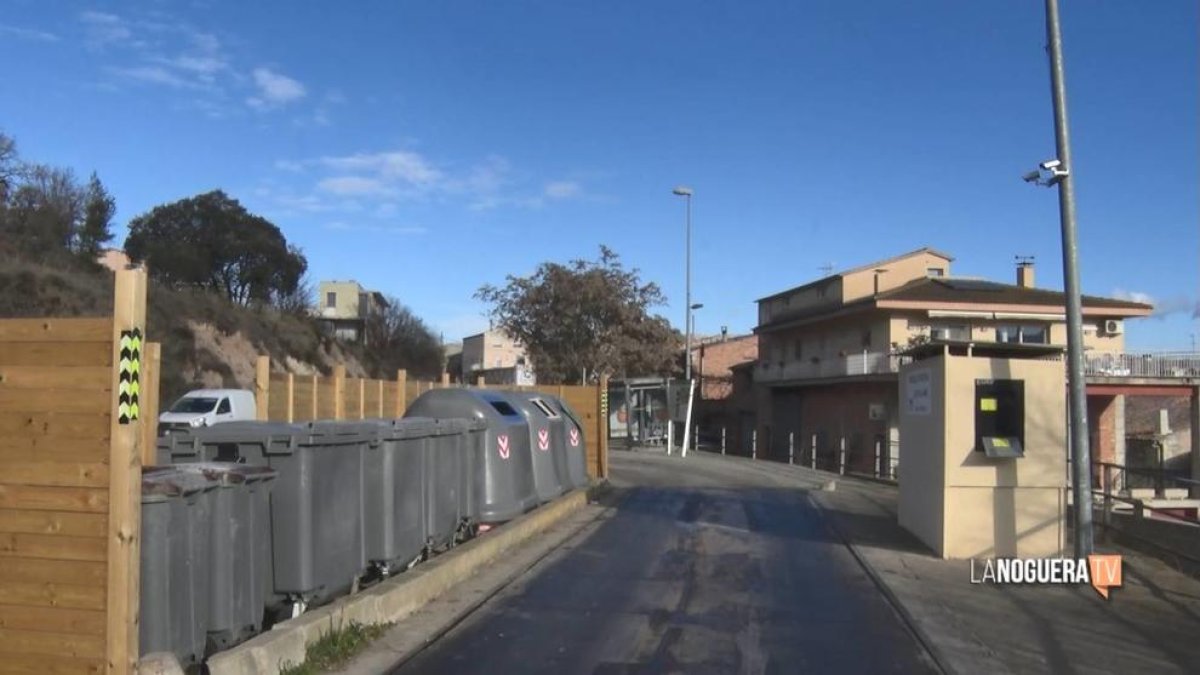 La isla de contenedores donde se han instalado las dos cámaras. 