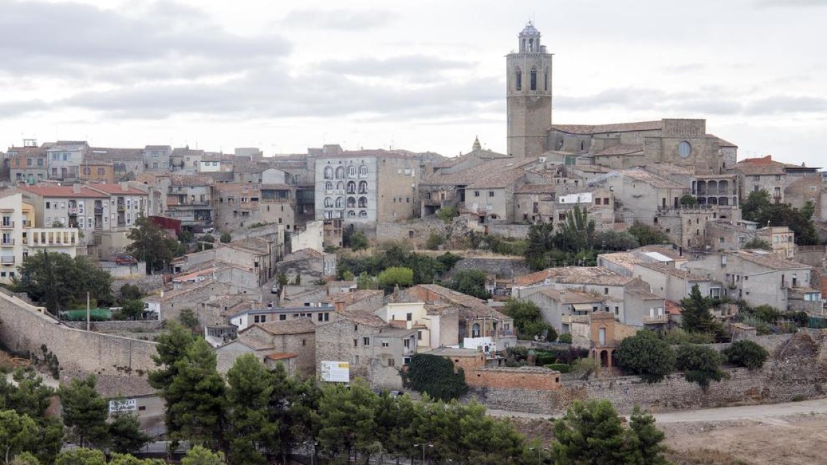 Vista de la zona histórica de Cervera desde la urbanización Ondara.