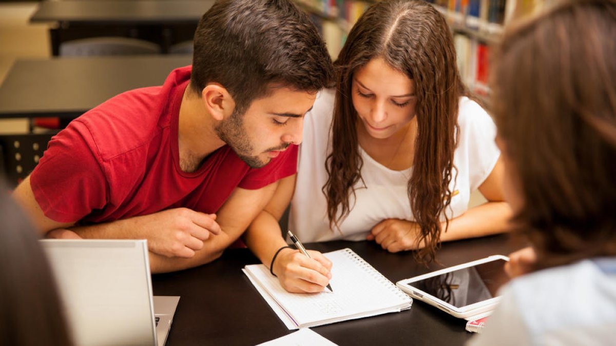 Las nuevas ayudas de La Caixa van dirigidas a universitarios