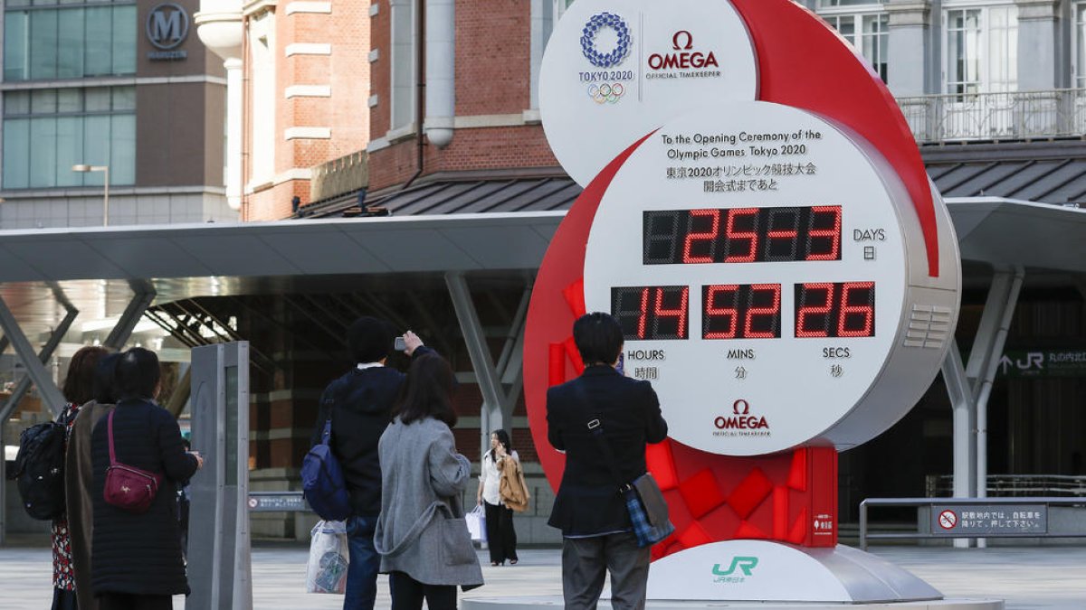 El reloj de la cuenta atrás para los Juegos Olímpicos se detuvo en Tokio después de la cancelación.