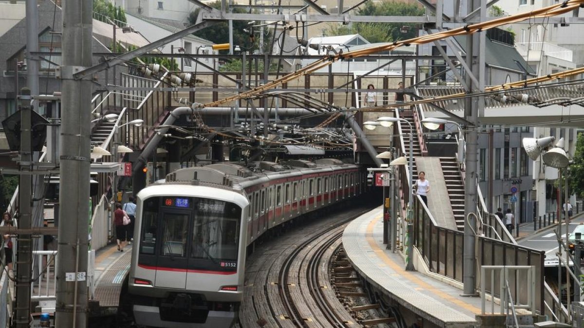 Apunyalament en un tren de rodalies a Tòquio.