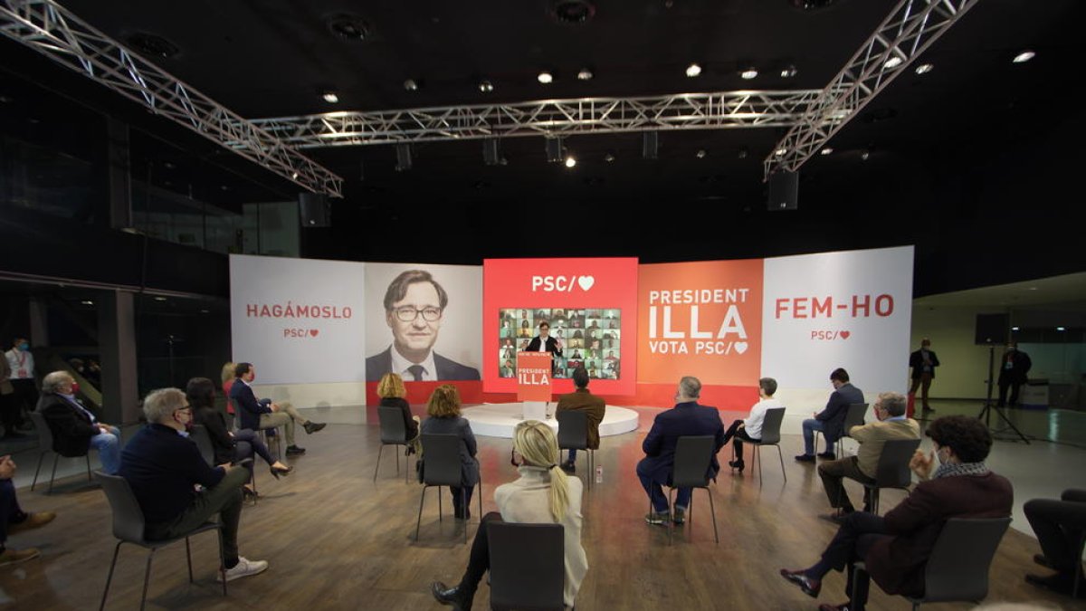 El miting se celebró en la Llotja a puerta cerrada y contó solo con la asistencia de una veintena de cargos y militantes del PSC.