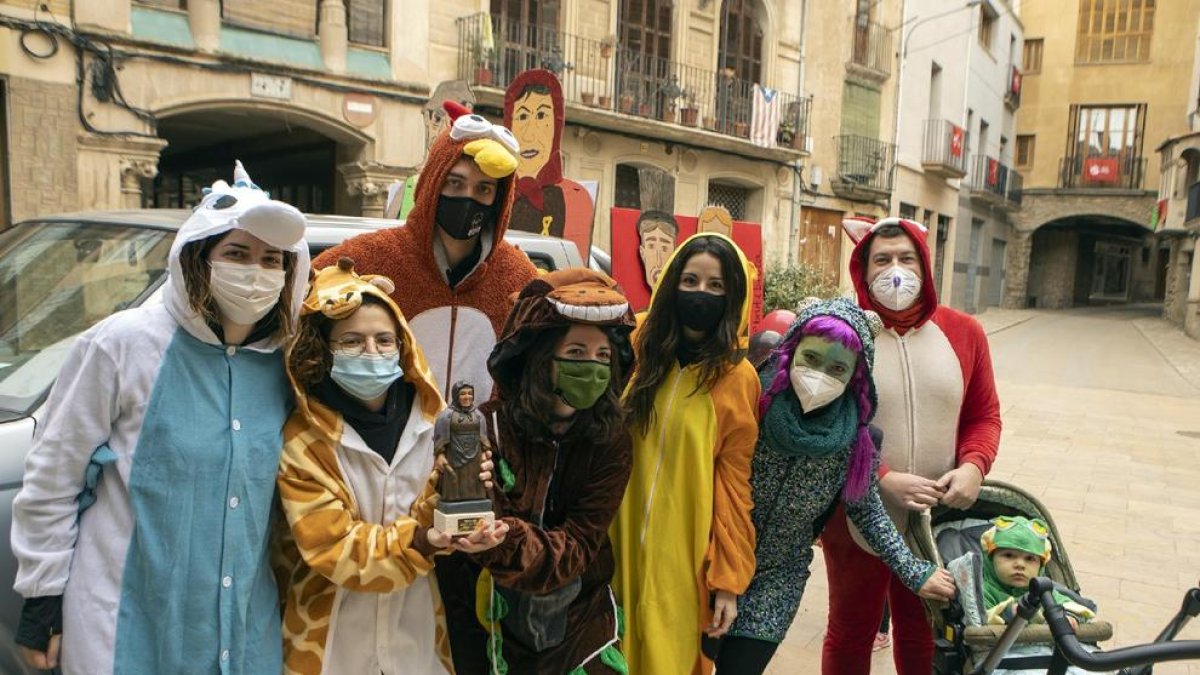 Los miembros de la asociación del Brut i la Bruta fueron el jurado del concurso de balcones.