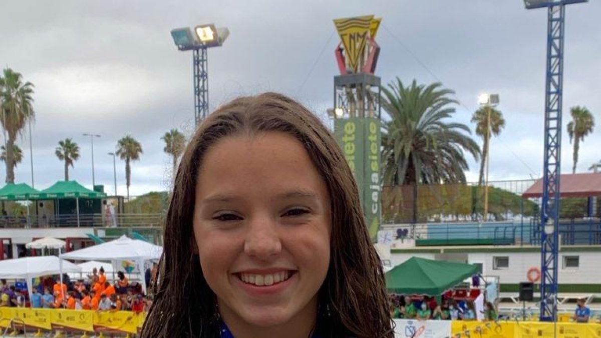 Emma Carrasco con las medallas del Campeonato de España.