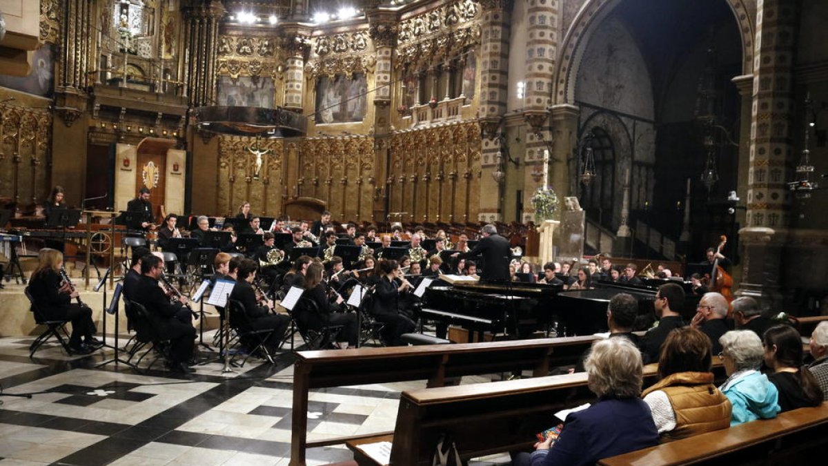 Noranta músics van oferir un concert inèdit a Montserrat.