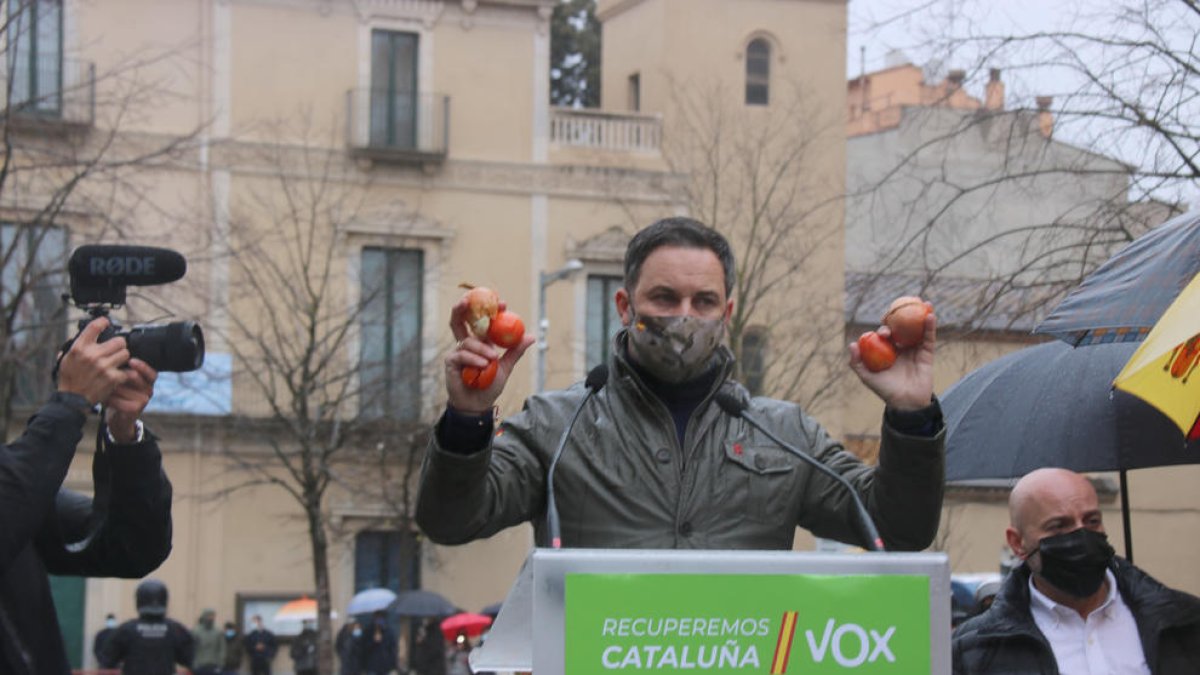 Santiago Abascal donant un discurs durant el miting a Salt, que ha tingut lloc despres del acte a Valls.