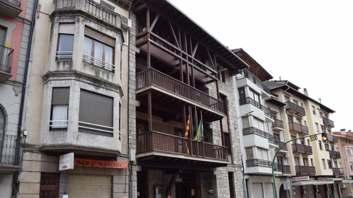 Imagen de la fachada del ayuntamiento de Organyà.