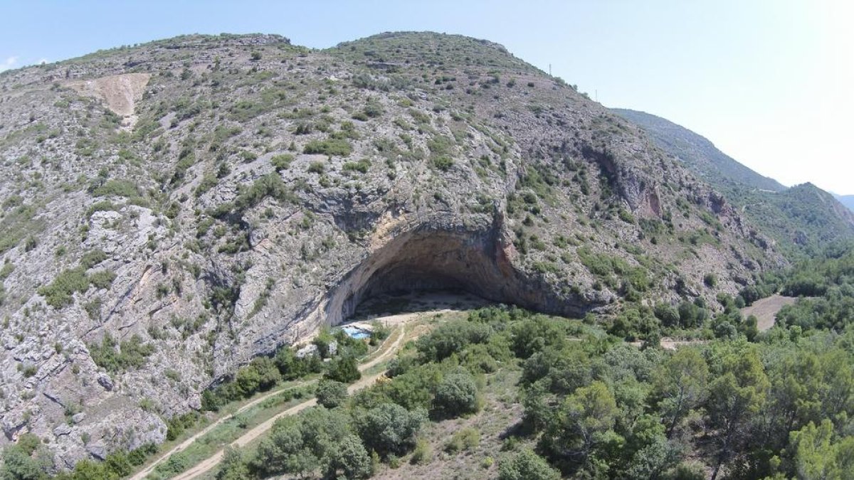 Identifican herramientas del periodo Aziliense en la Cueva Grande de Santa Linya