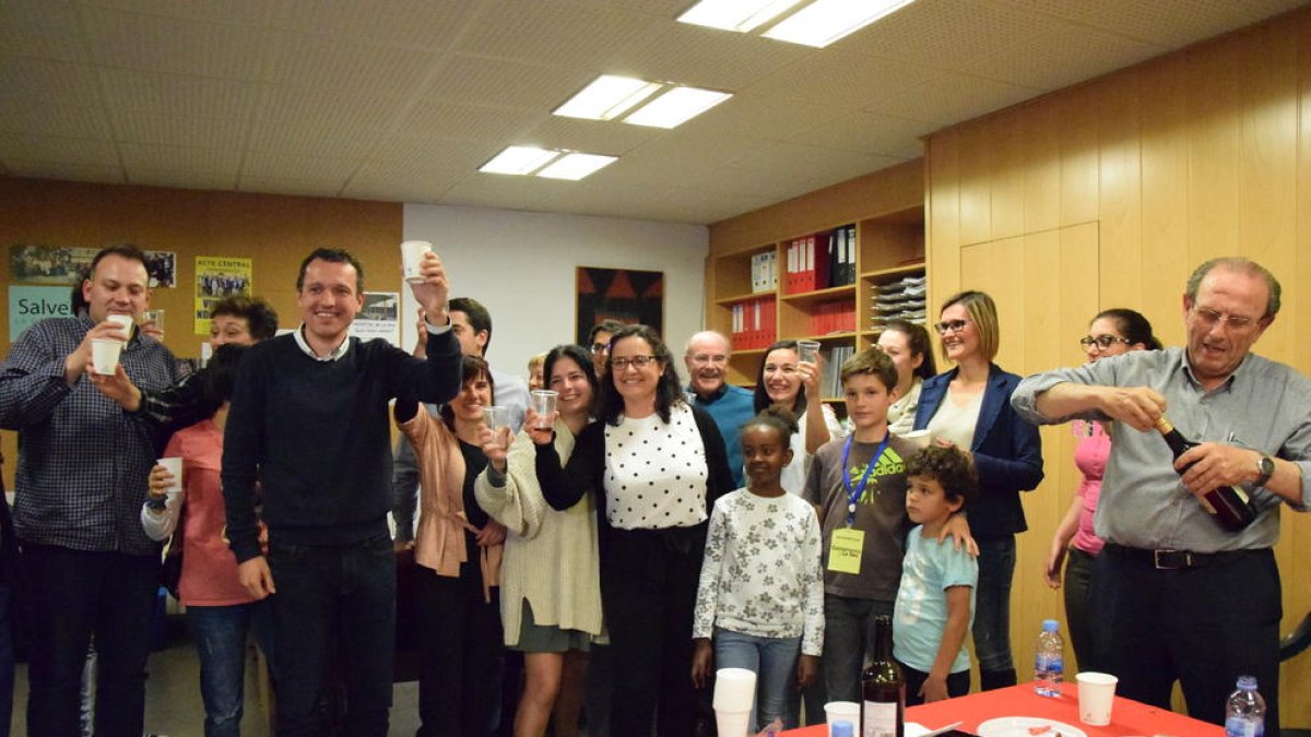 Ordeig celebrando ayer la victoria en las elecciones municipales en La Seu d’Urgell. 