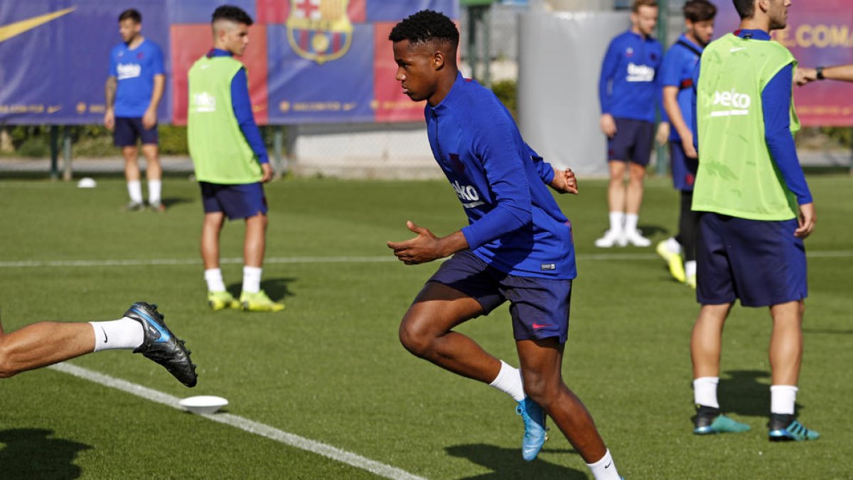 Ansu Fati, durant l’entrenament d’ahir amb el FC Barcelona.